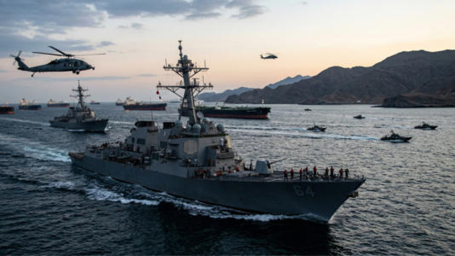 EUA dizem que destróieres da Marinha cruzaram o Estreito de Ormuz no início de missão de desminagem
