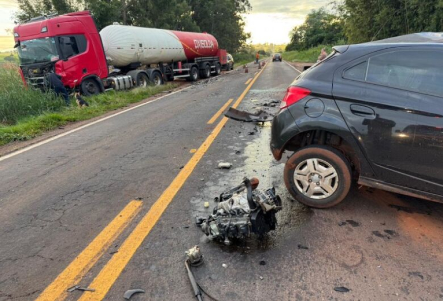 Jovem de 24 anos morre em grave colisão entre carro e caminhão-tanque na BR-376
