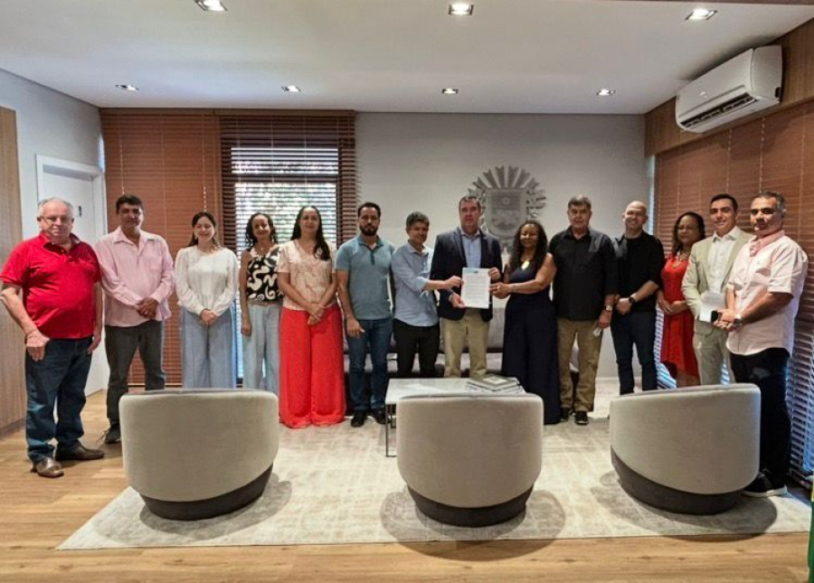 Deputado Rinaldo participa de reunião com governador para tratar de concurso com 2 mil vagas na educação