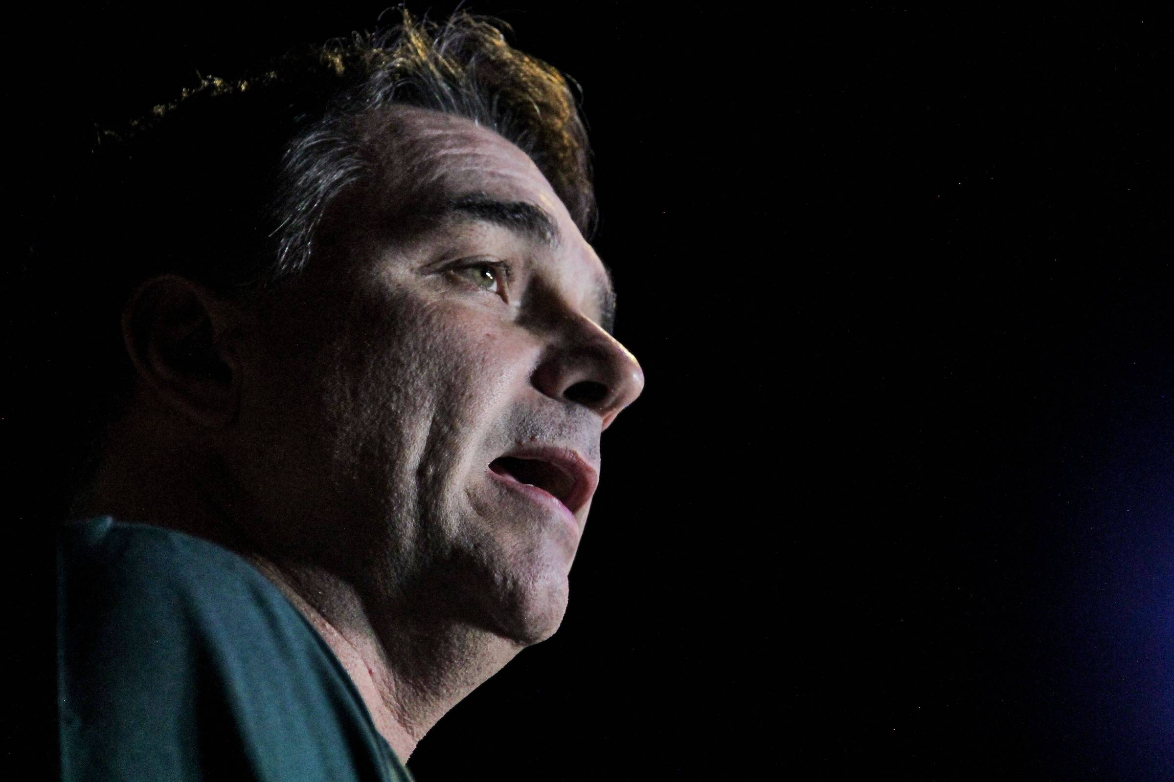 Elo de Flávio com Vorcaro gera apreensão de bolsonaristas, e aliados de Lula apostam na PF