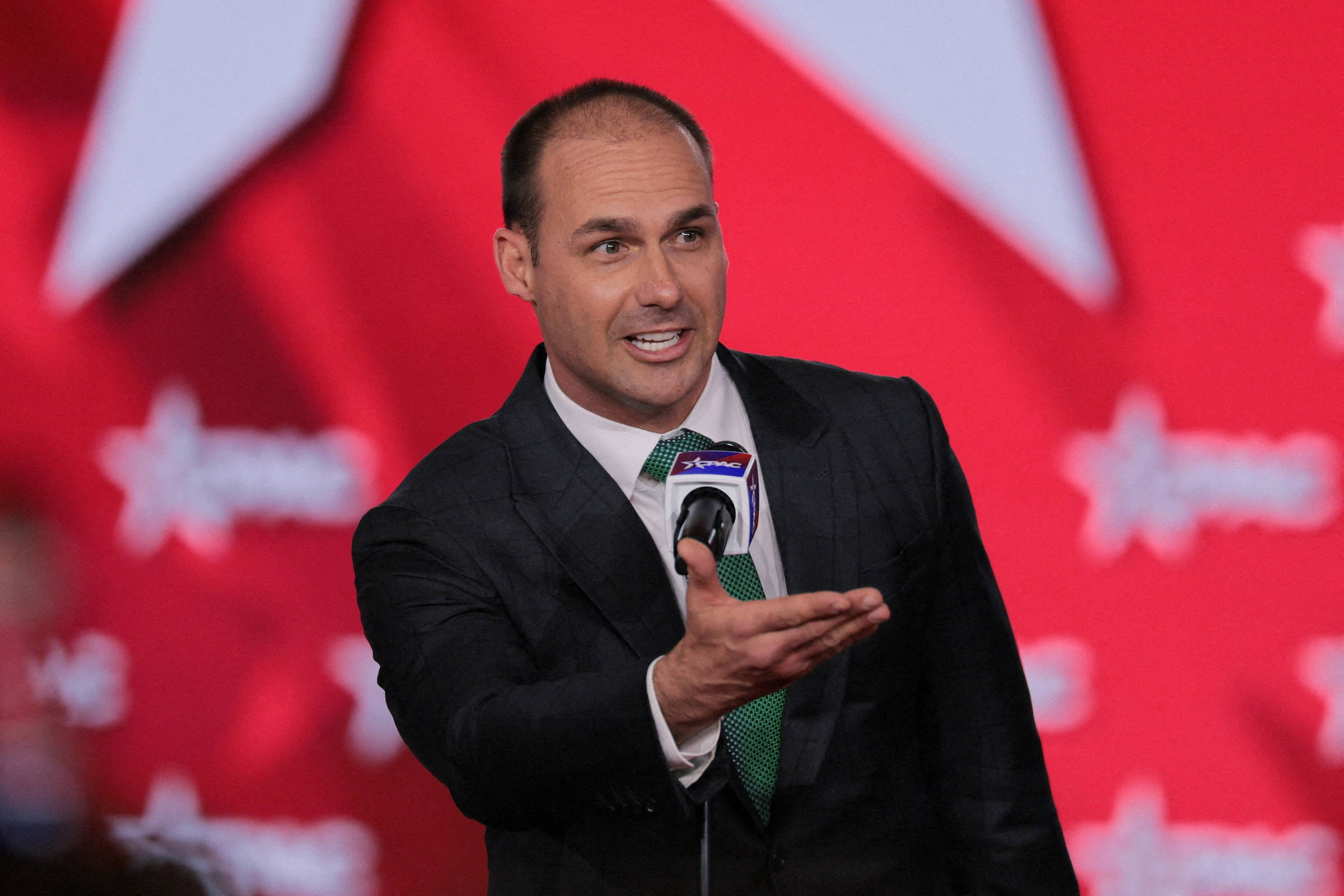 Eduardo e Carlos Bolsonaro atacam Zema após mineiro criticar Flávio por ligação com Vorcaro