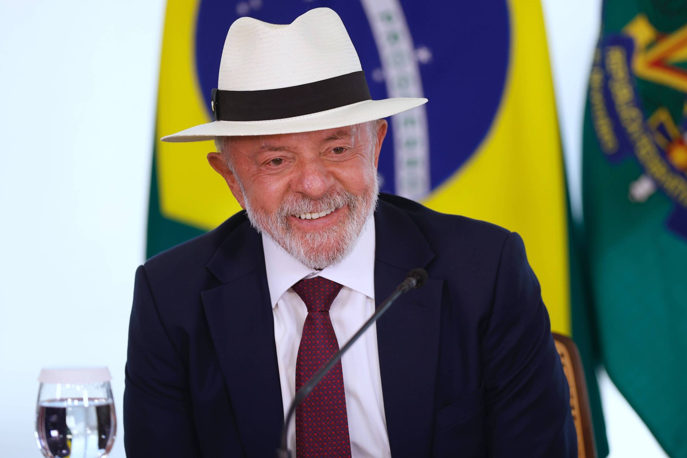 Lula reage na busca por reeleição com pacote de benesses e vê caso Master acuar adversários