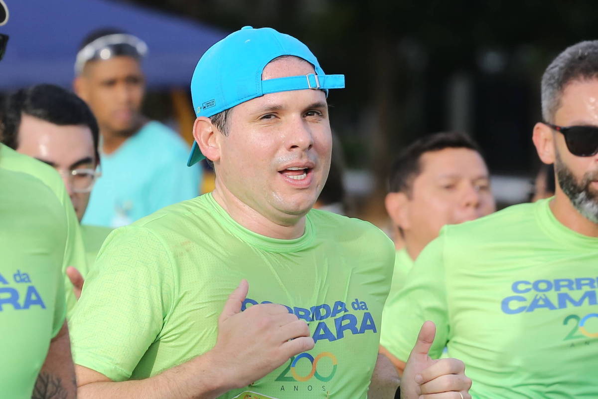 Motta corre 5 km e defende fim da 6x1 em evento de 200 anos da Câmara
